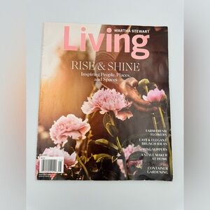 Martha Stewart Living Magazine May 2022 Issue Rise & Shine Brunch Flowers